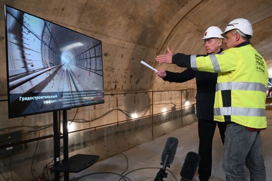 Строительство станции метро "Физтех" в Москве