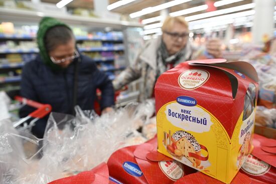 Пасхальная продукция в московских гипермаркетах