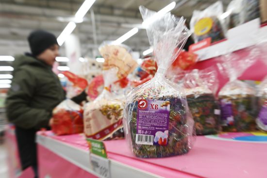 Пасхальная продукция в московских гипермаркетах