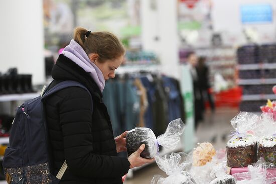 Пасхальная продукция в московских гипермаркетах