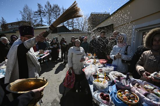 Освящение пасхальных куличей и яиц