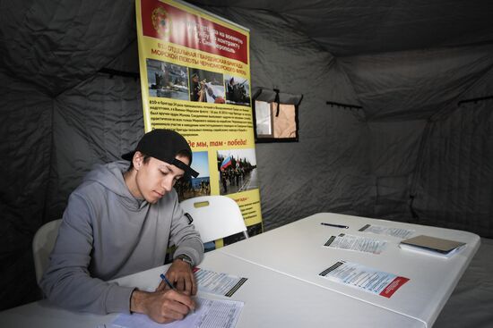 Пункт отбора на  военную службу по контракту в Симферополе