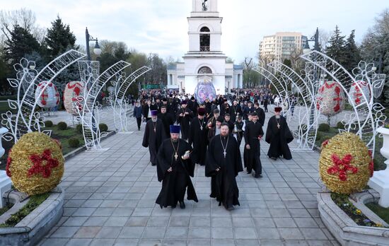 Пасхальное богослужение в странах СНГ