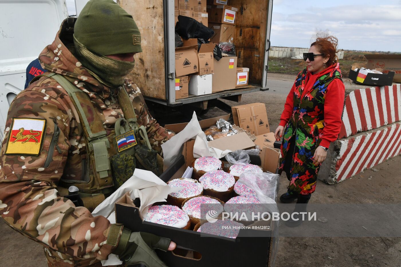 Передача освященных куличей военнослужащим в зоне СВО