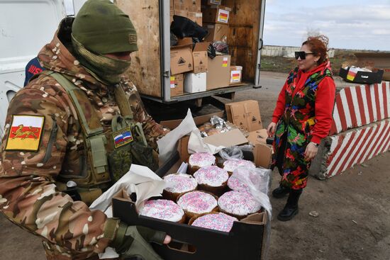 Передача освященных куличей военнослужащим в зоне СВО