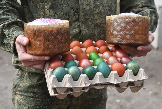 Передача освященных куличей военнослужащим в зоне СВО