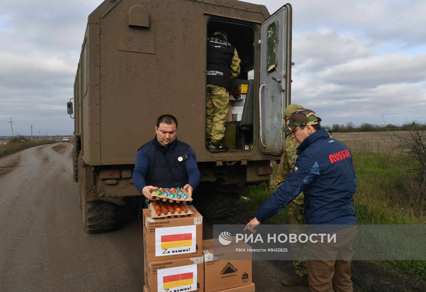 Передача освященных куличей военнослужащим в зоне СВО