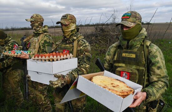 Передача освященных куличей военнослужащим в зоне СВО