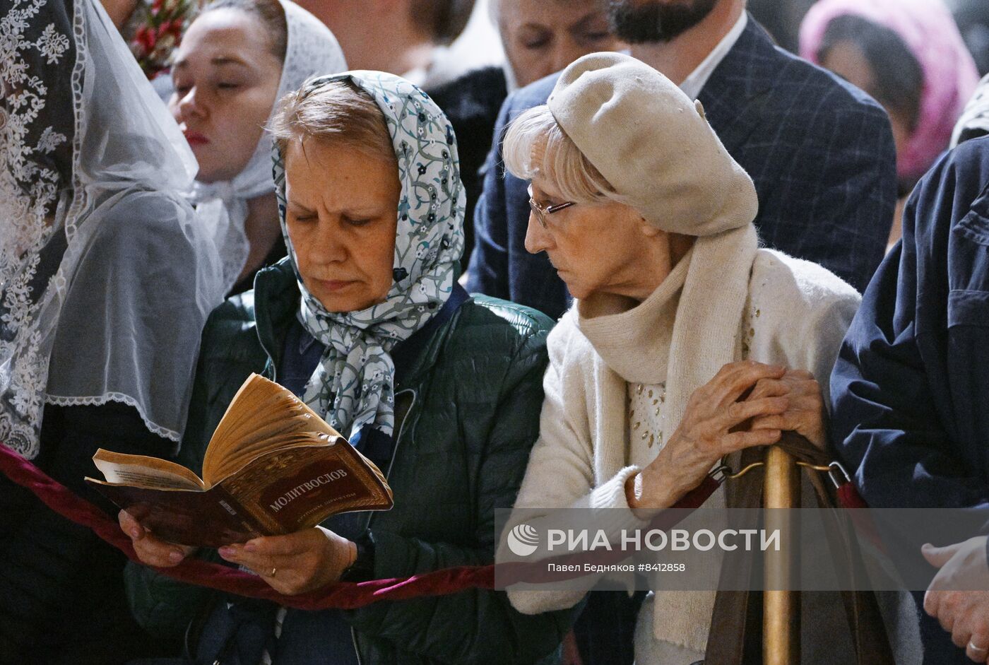 Пасхальное богослужение в храме Христа Спасителя 