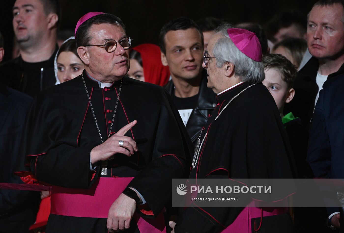 Пасхальное богослужение в храме Христа Спасителя 