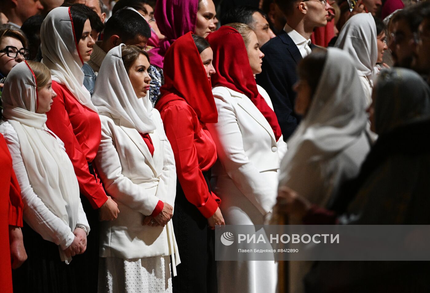 Пасхальное богослужение в храме Христа Спасителя 