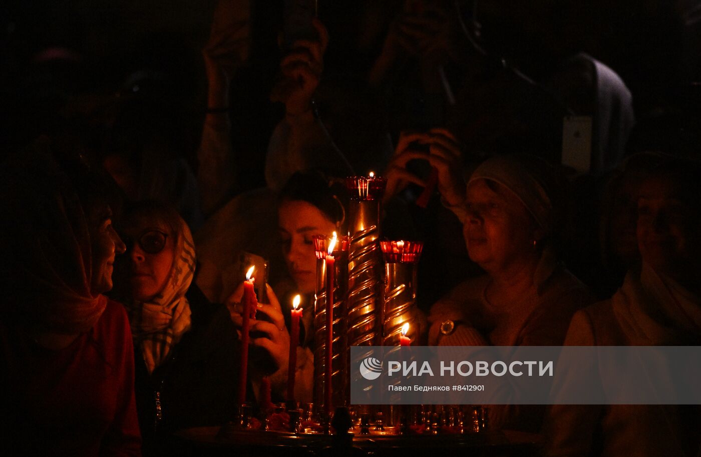 Пасхальное богослужение в храме Христа Спасителя 