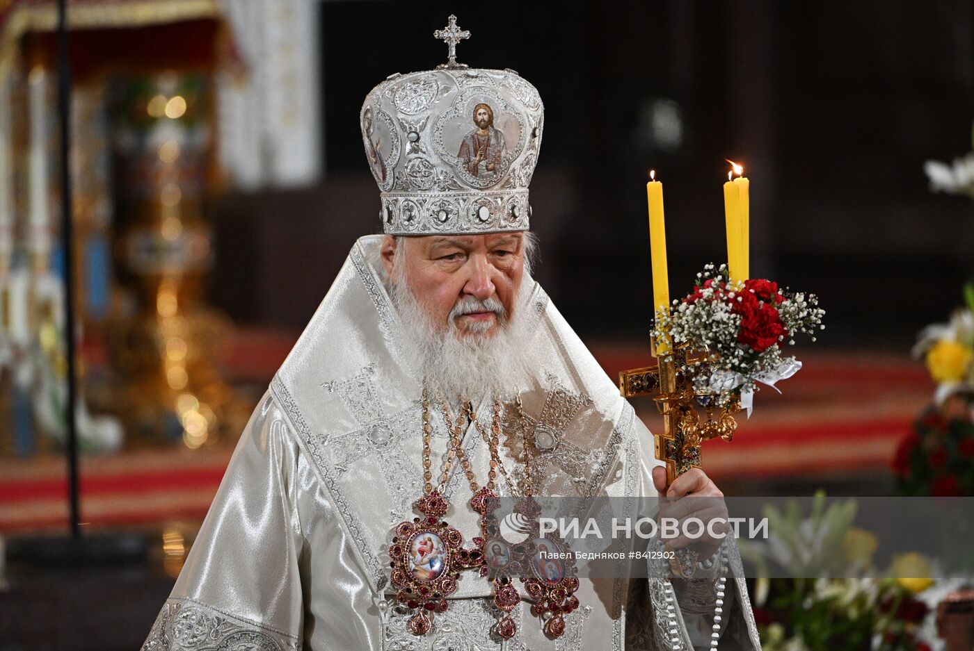 Пасхальное богослужение в храме Христа Спасителя 