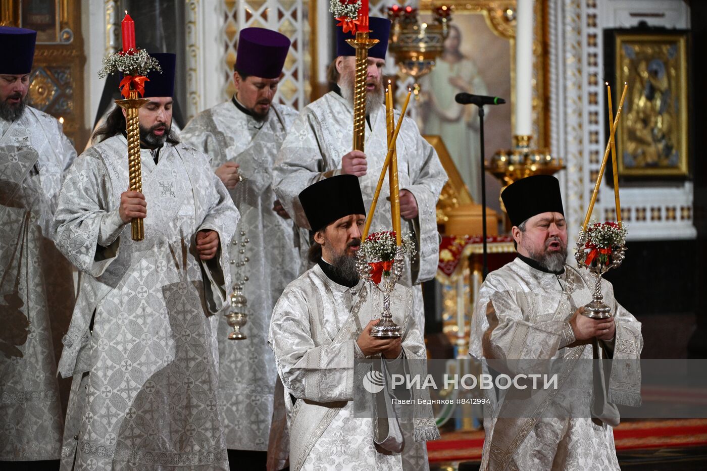 Пасхальное богослужение в храме Христа Спасителя 