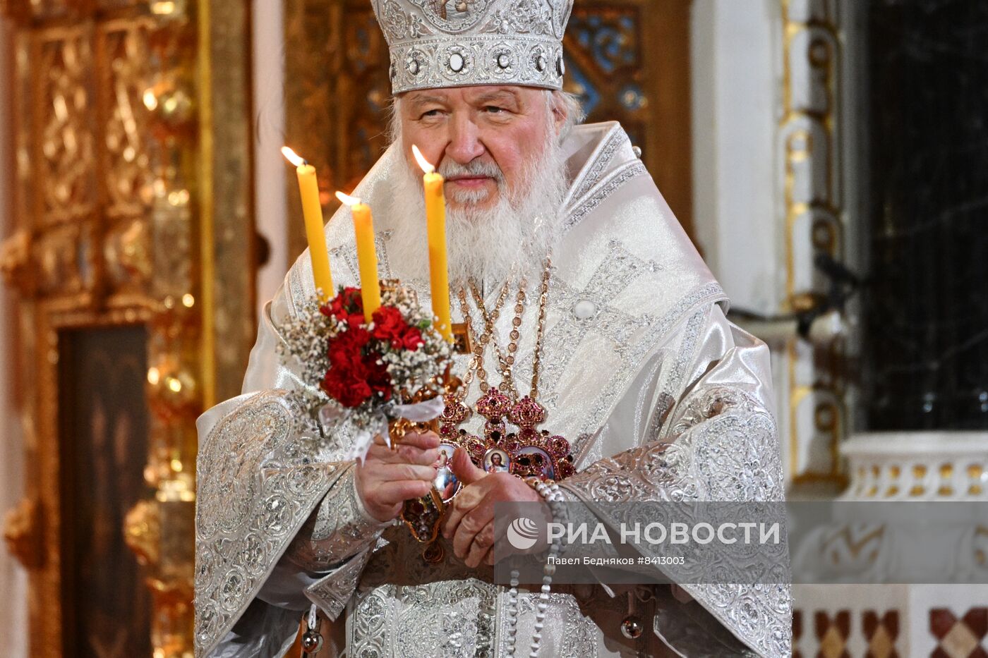 Пасхальное богослужение в храме Христа Спасителя 