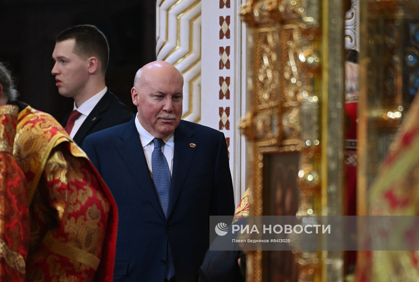 Пасхальное богослужение в храме Христа Спасителя 