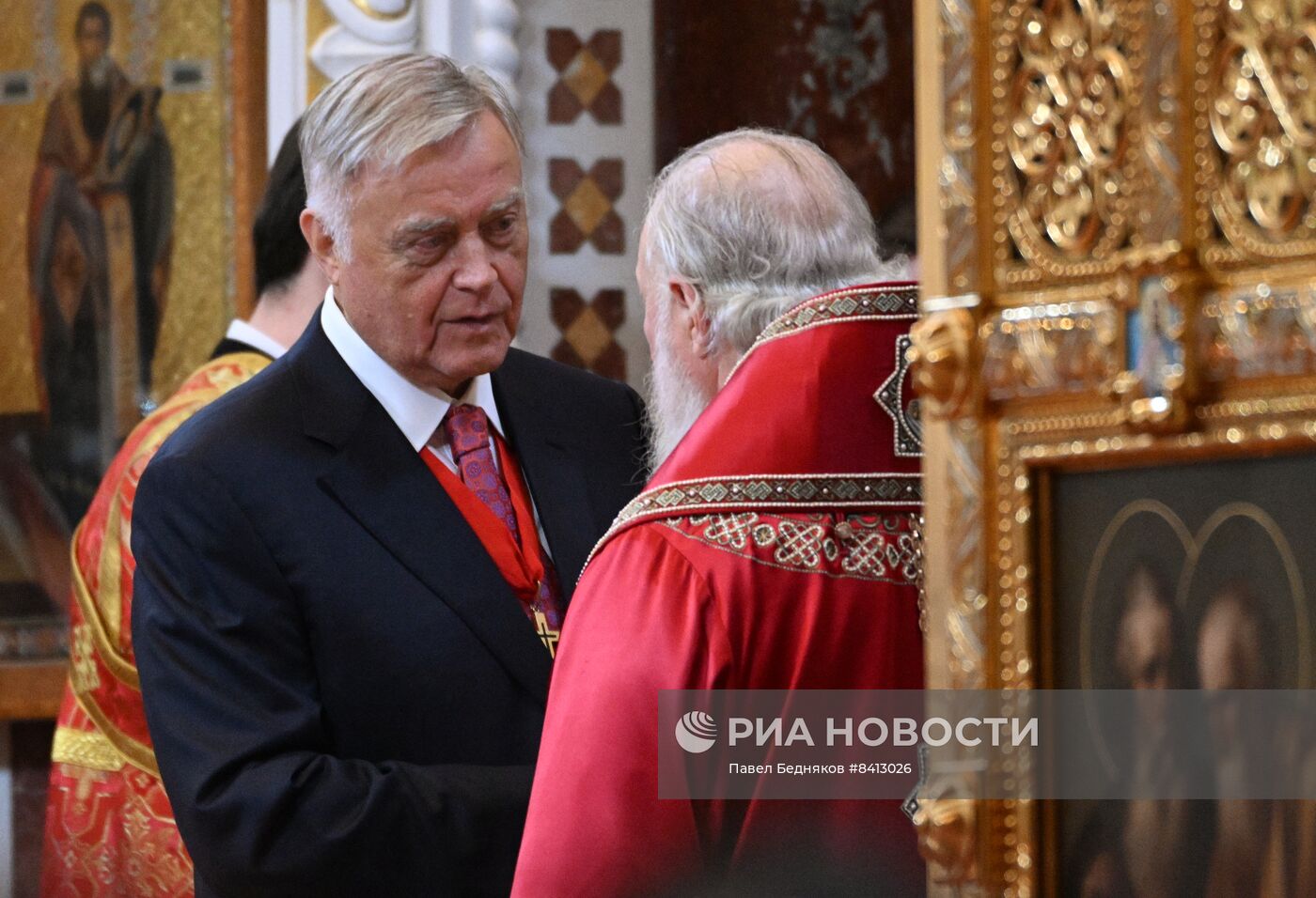 Пасхальное богослужение в храме Христа Спасителя 