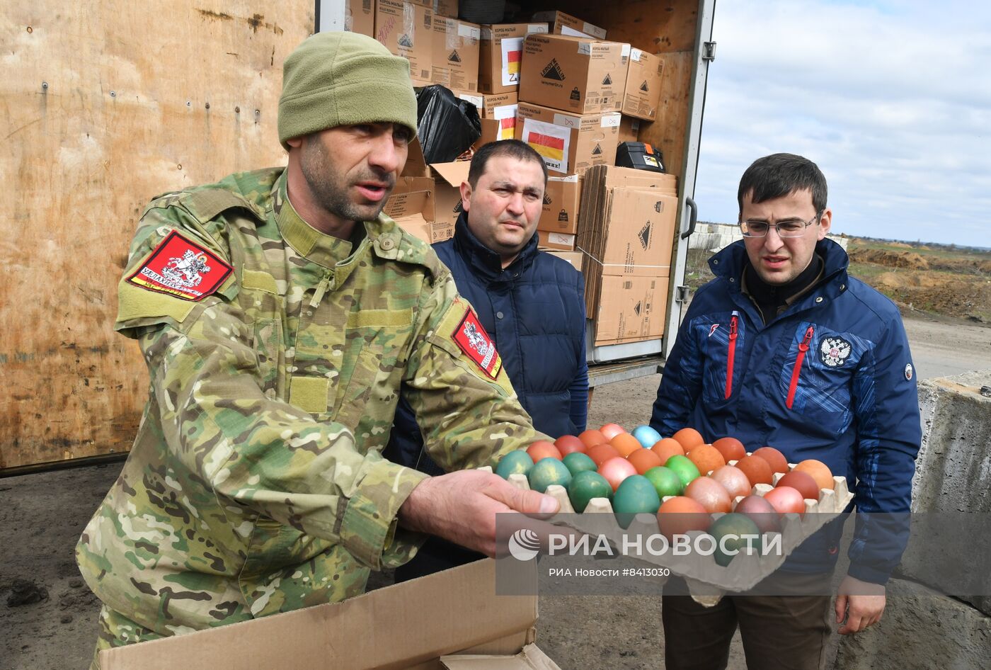 Передача освященных куличей военнослужащим в зоне СВО