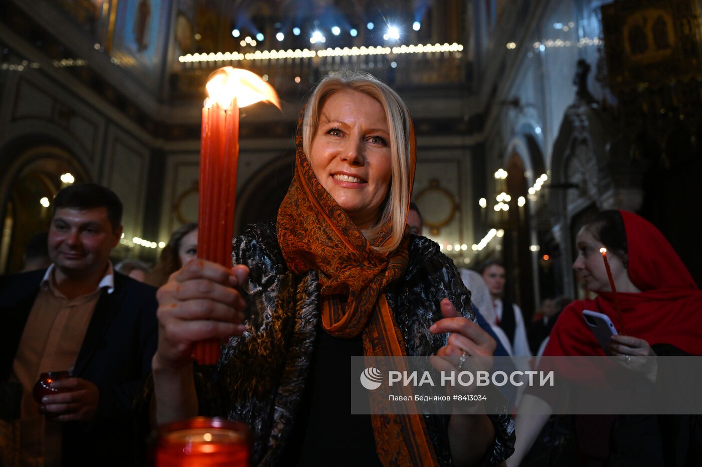 Пасхальное богослужение в храме Христа Спасителя 