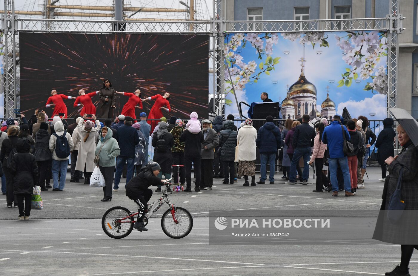 Пасхальный крестный ход во Владивостоке