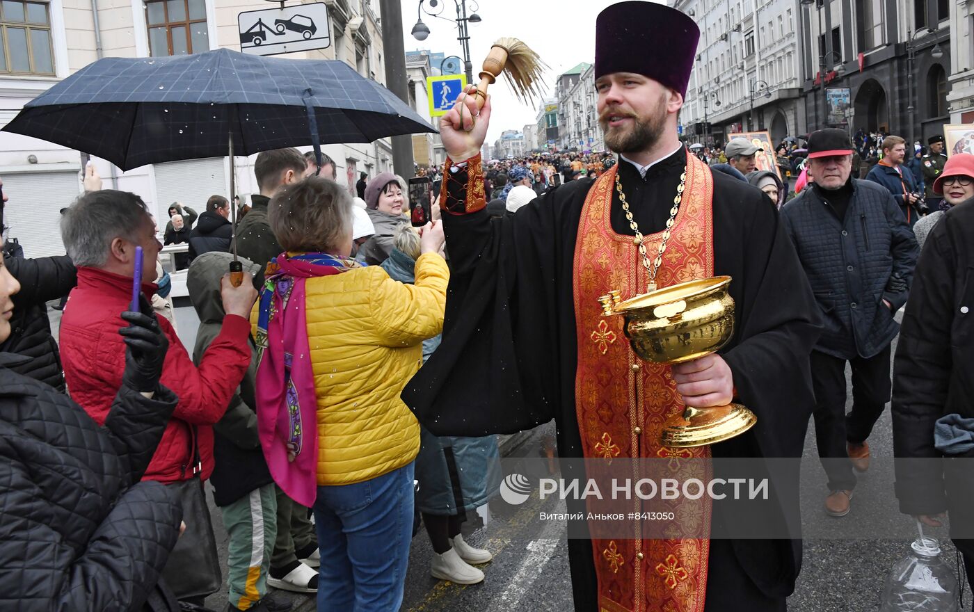 Пасхальный крестный ход во Владивостоке