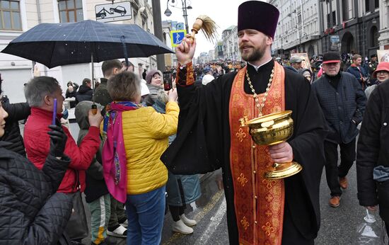 Пасхальный крестный ход во Владивостоке