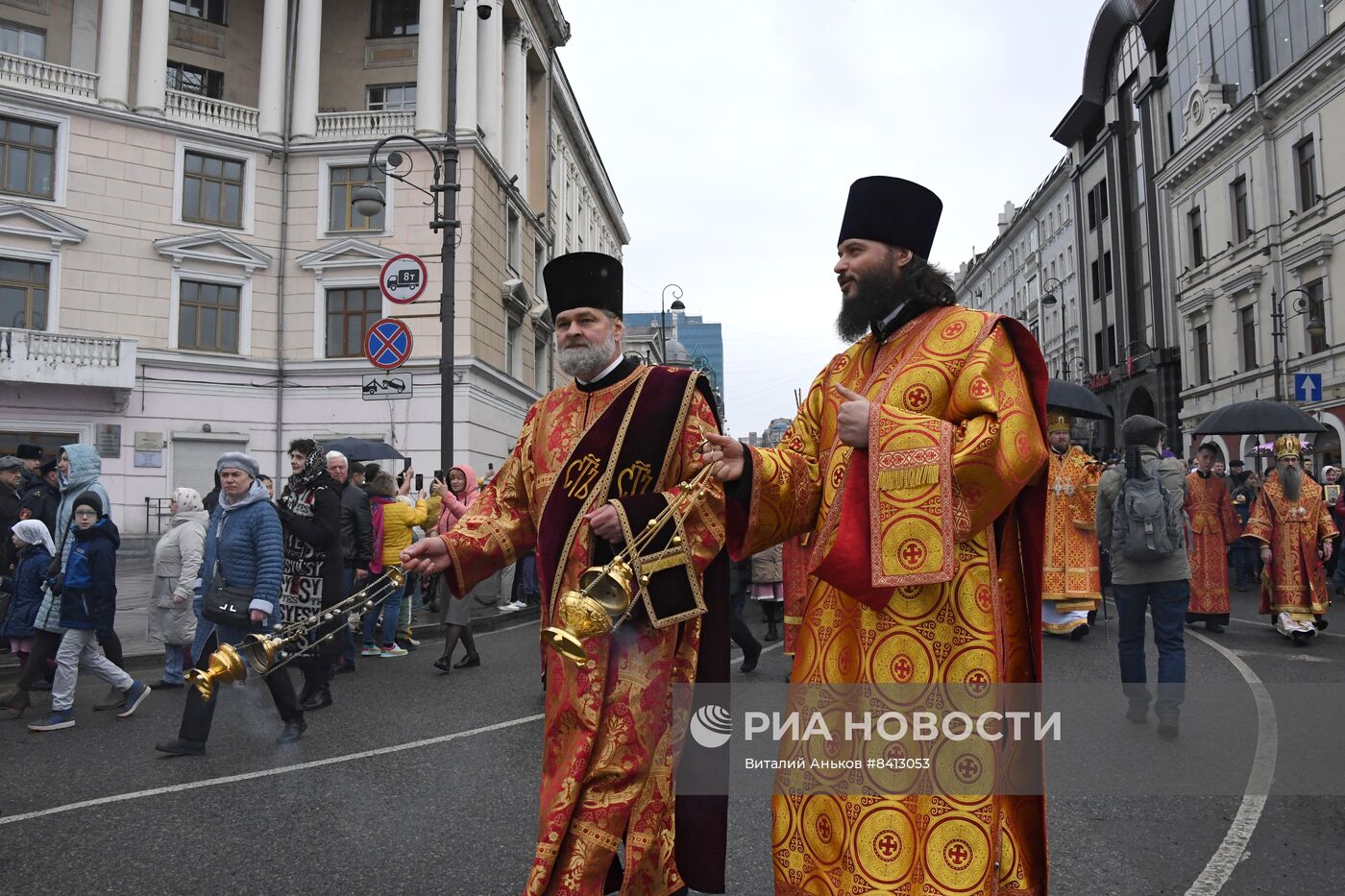 Пасхальный крестный ход во Владивостоке