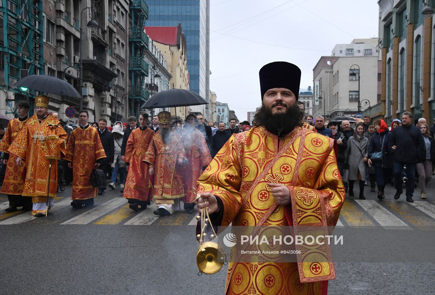 Пасхальный крестный ход во Владивостоке