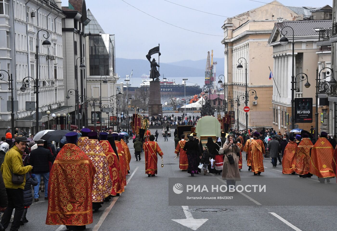 Пасхальный крестный ход во Владивостоке