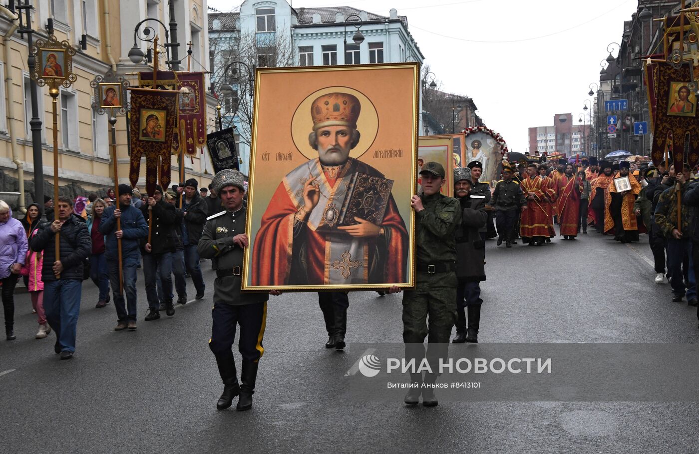 Пасхальный крестный ход во Владивостоке