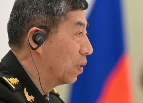 Рабочая встреча президента РФ В. Путина с министром обороны КНР Ли Шанфу