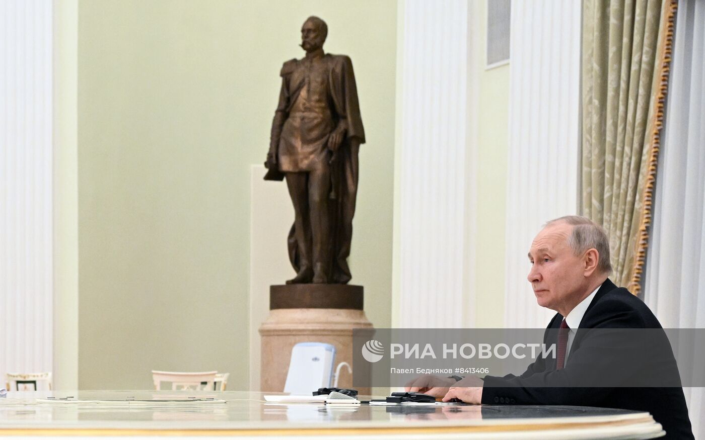 Рабочая встреча президента РФ В. Путина с министром обороны КНР Ли Шанфу