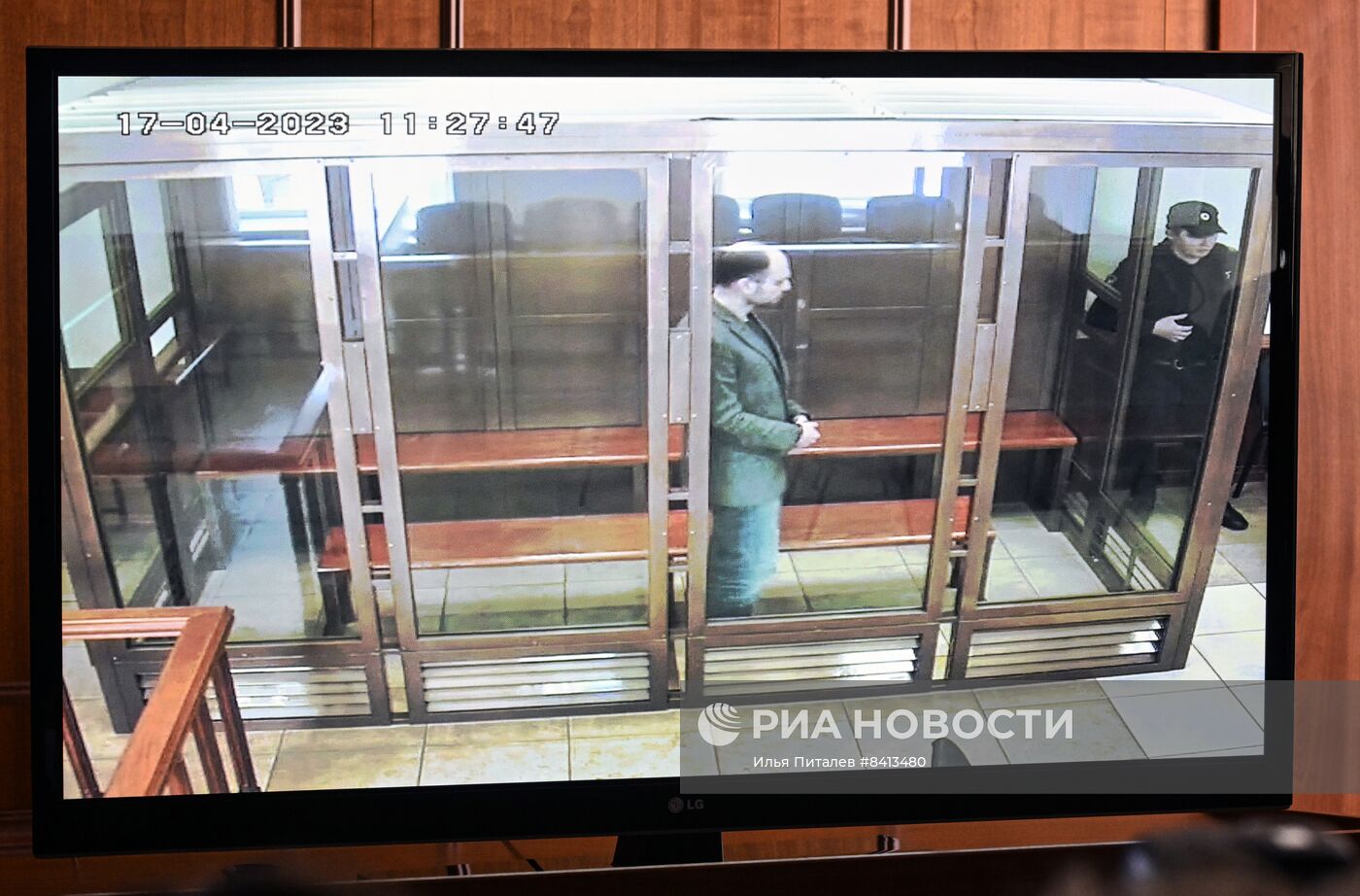 Оглашение приговора В. Кара-Мурзе по делу о госизмене и распространении фейков про ВС РФ