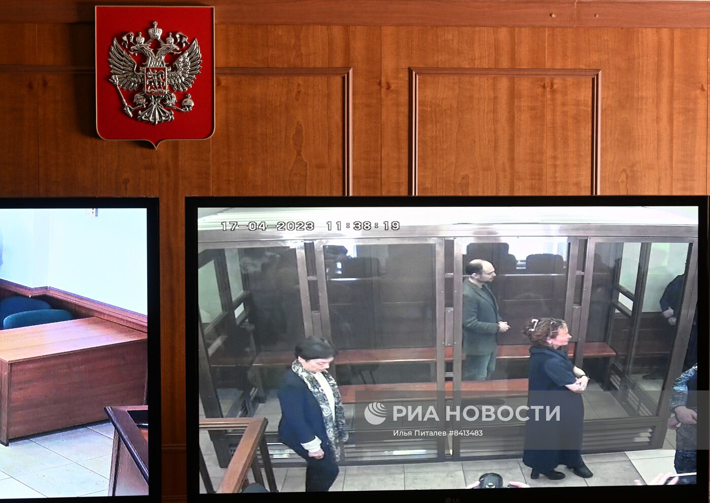 Оглашение приговора В. Кара-Мурзе по делу о госизмене и распространении фейков про ВС РФ