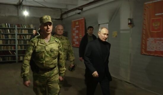 Президент РФ В. Путин посетил штабы группировок "Днепр" и "Восток" в зоне СВО