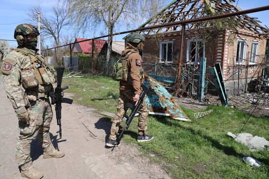 Бойцы ЧВК "Вагнер" в освобожденной части Артемовска