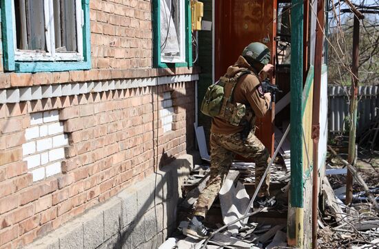 Бойцы ЧВК "Вагнер" в освобожденной части Артемовска