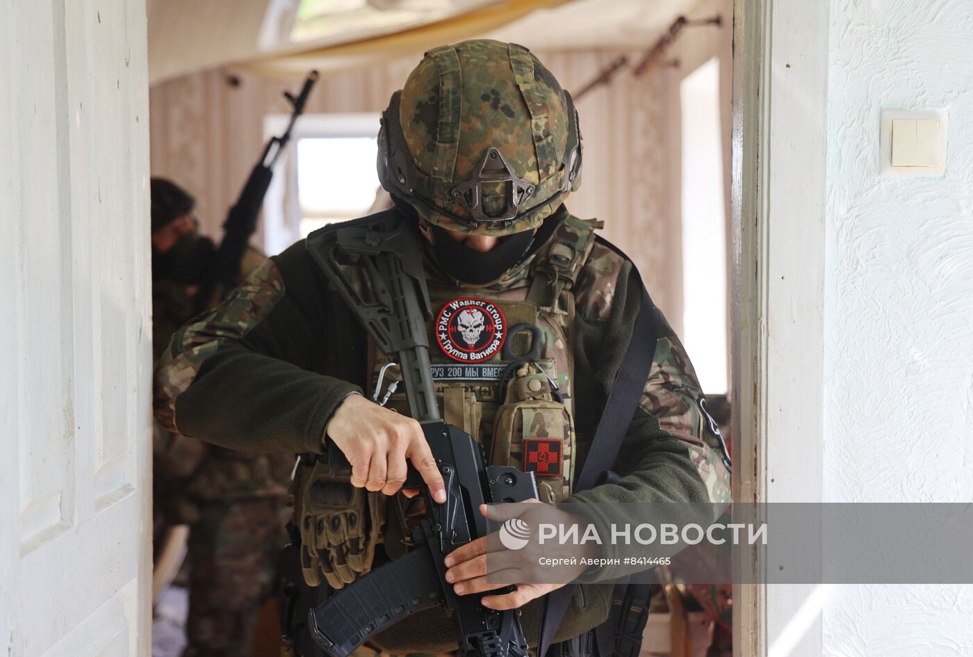 Бойцы ЧВК "Вагнер" в освобожденной части Артемовска