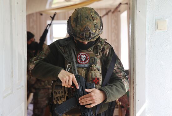 Бойцы ЧВК "Вагнер" в освобожденной части Артемовска