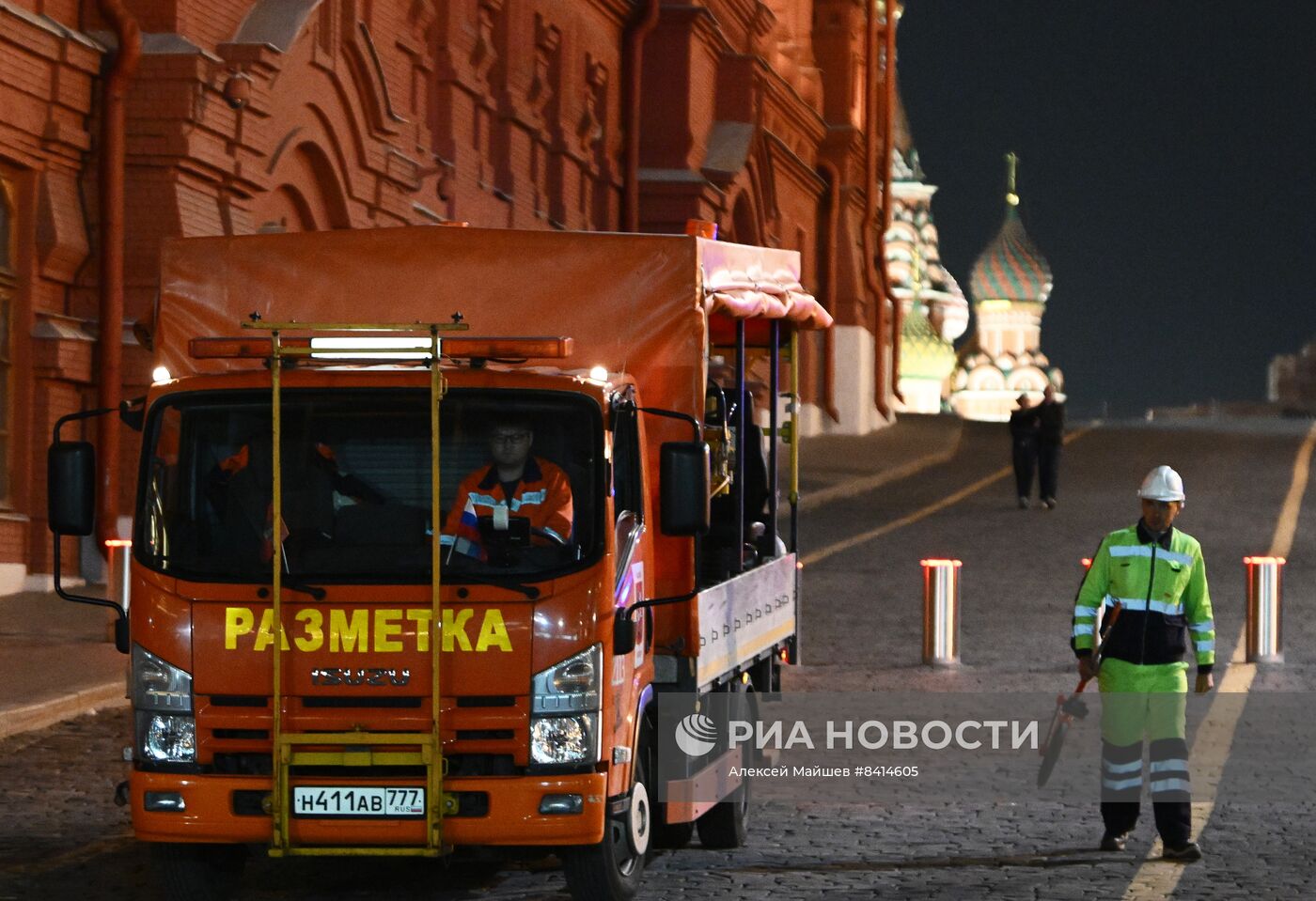 Нанесение временной дорожной разметки к параду Победы