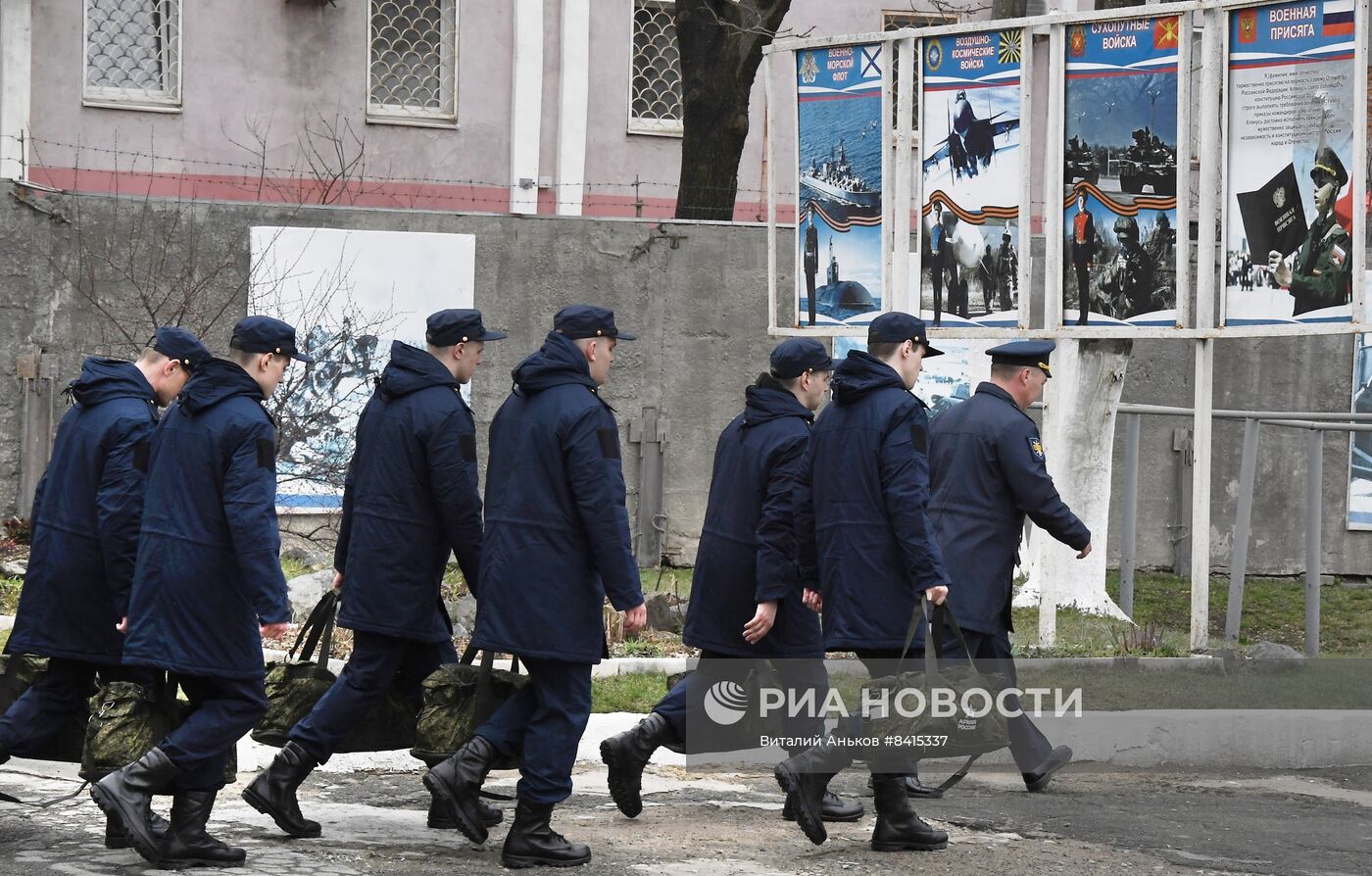 Отправка призывников на службу в ВС РФ