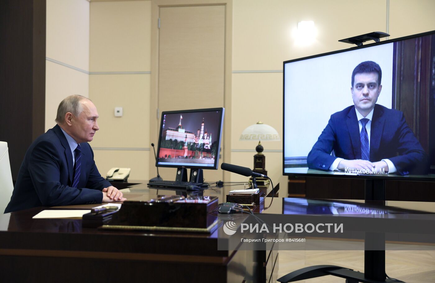 Президент РФ В. Путин провел встречу с М. Котюковым