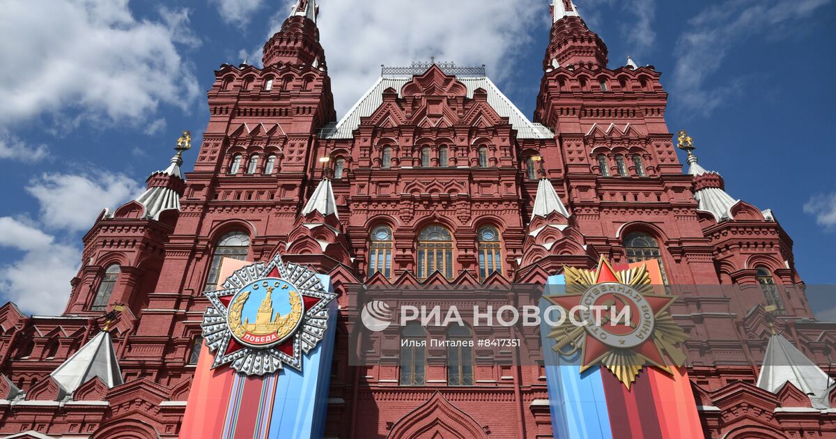 Площадь около кремля москве. Кто лежит на красной площади. День рождения ленина на красной площади. Украшение красной площади к 9 мая. Задержания на красной площади.