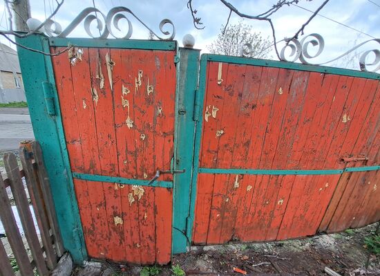 Последствия обстрела поселка Нижняя Крынка в ДНР