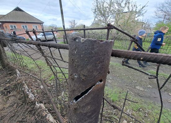 Последствия обстрела поселка Нижняя Крынка в ДНР