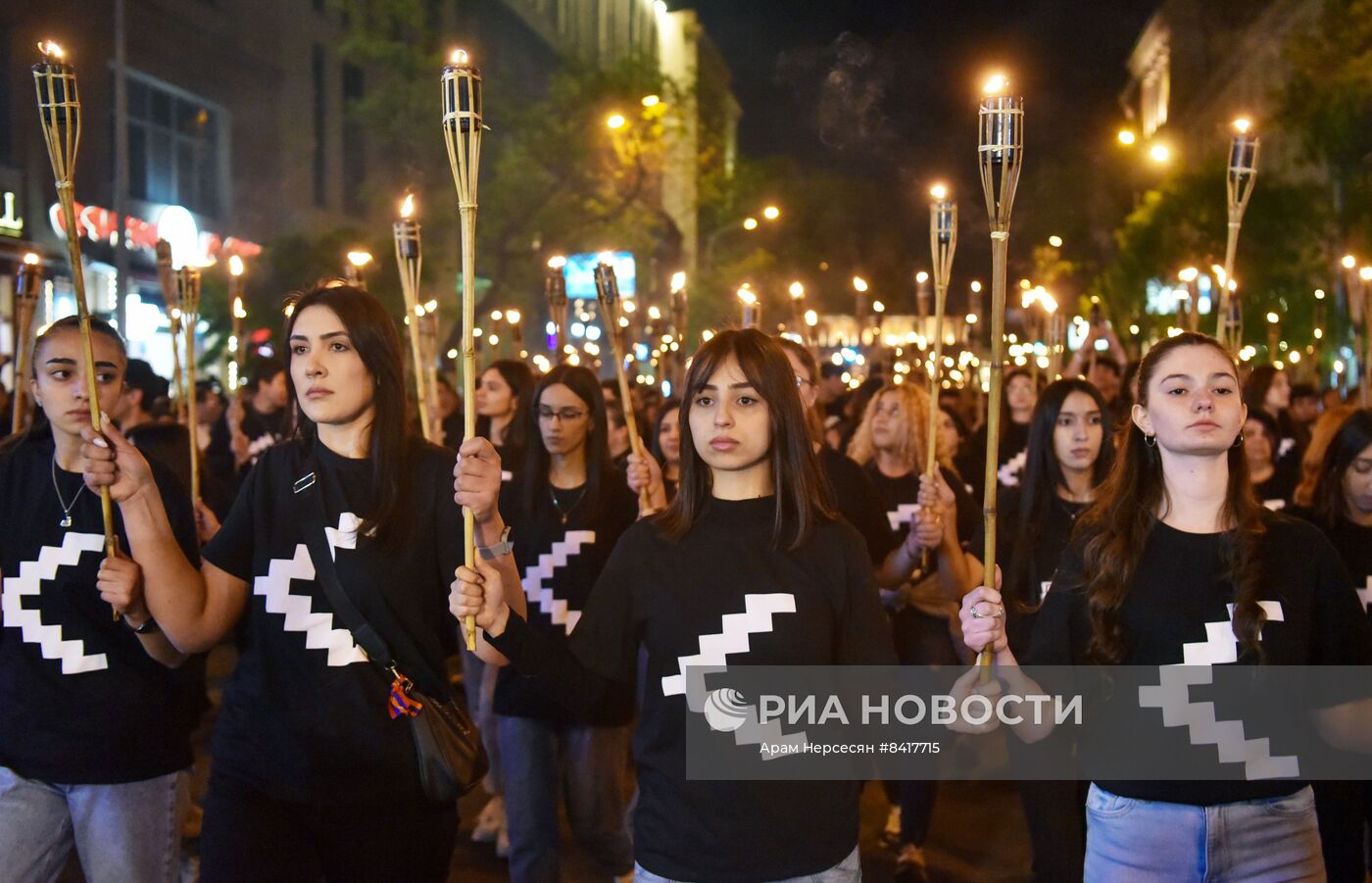 Факельное шествие в Ереване в честь Дня памяти жертв геноцида