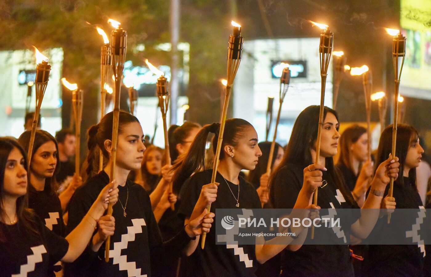 Факельное шествие в Ереване в честь Дня памяти жертв геноцида