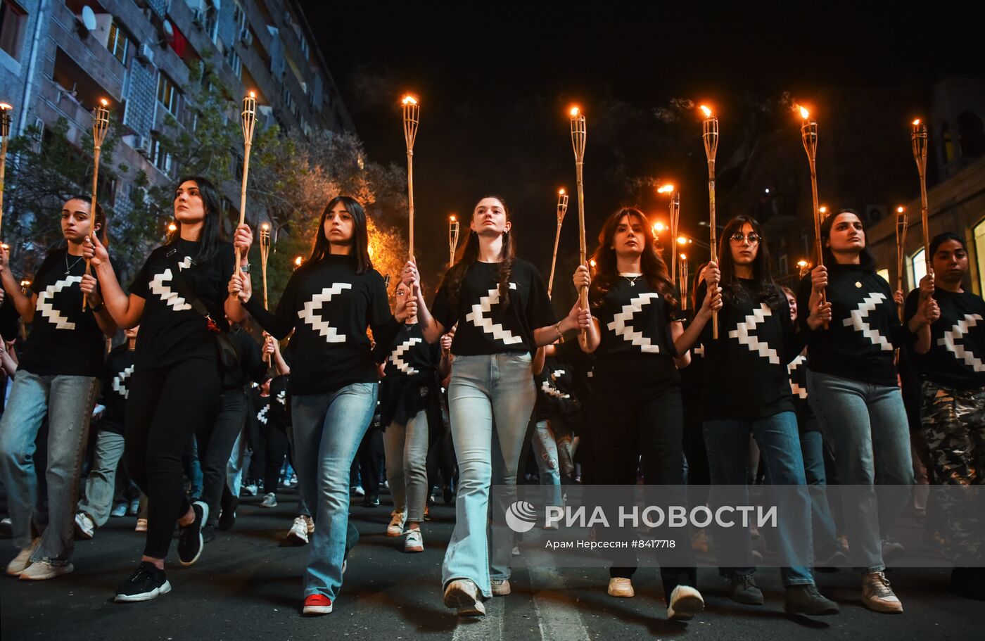 Факельное шествие в Ереване в честь Дня памяти жертв геноцида