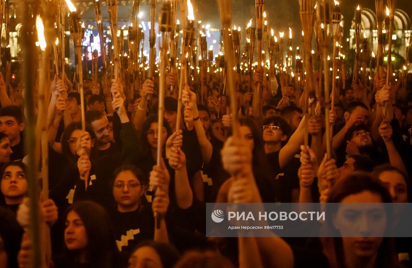 Факельное шествие в Ереване в честь Дня памяти жертв геноцида