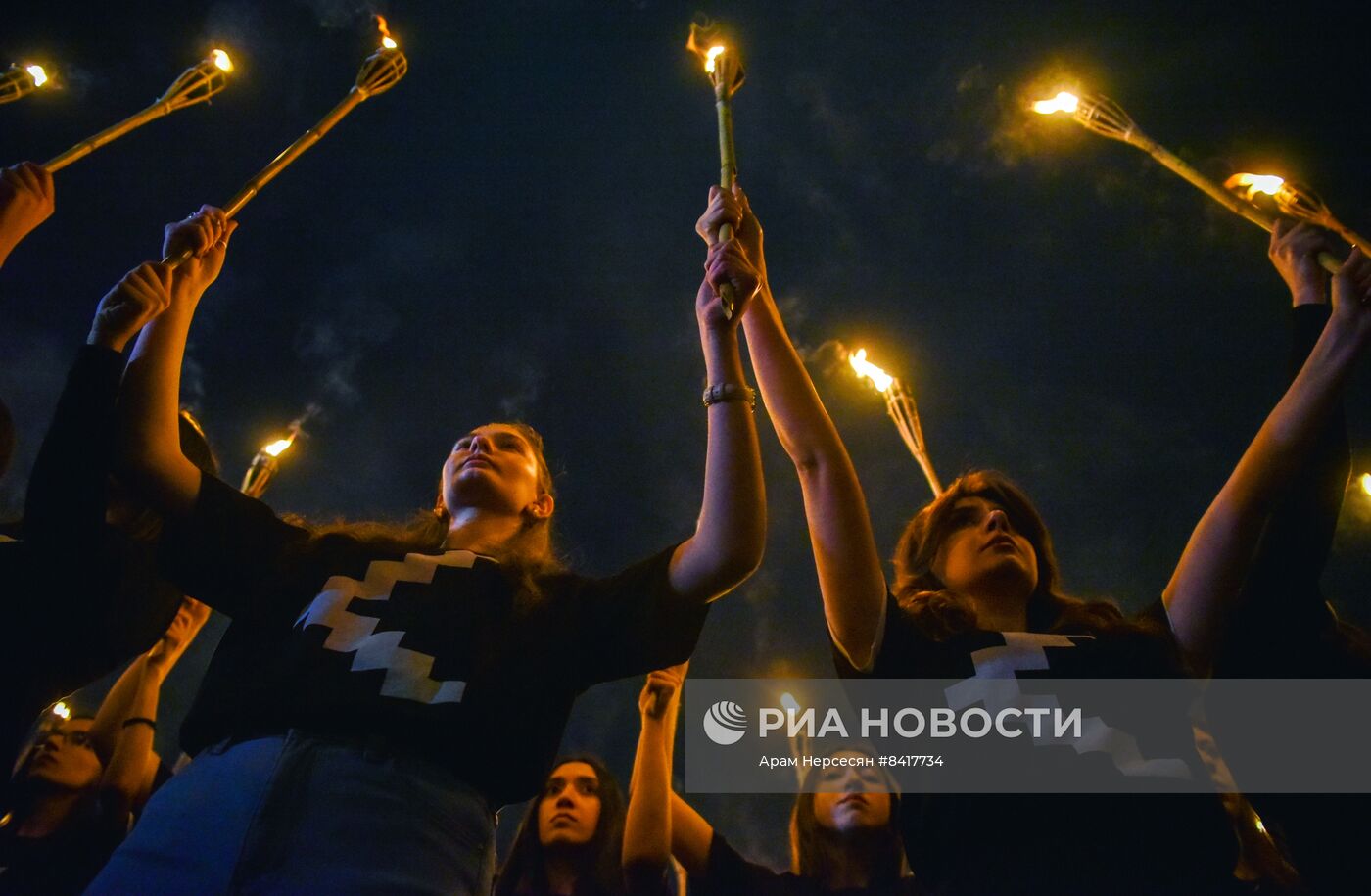 Факельное шествие в Ереване в честь Дня памяти жертв геноцида